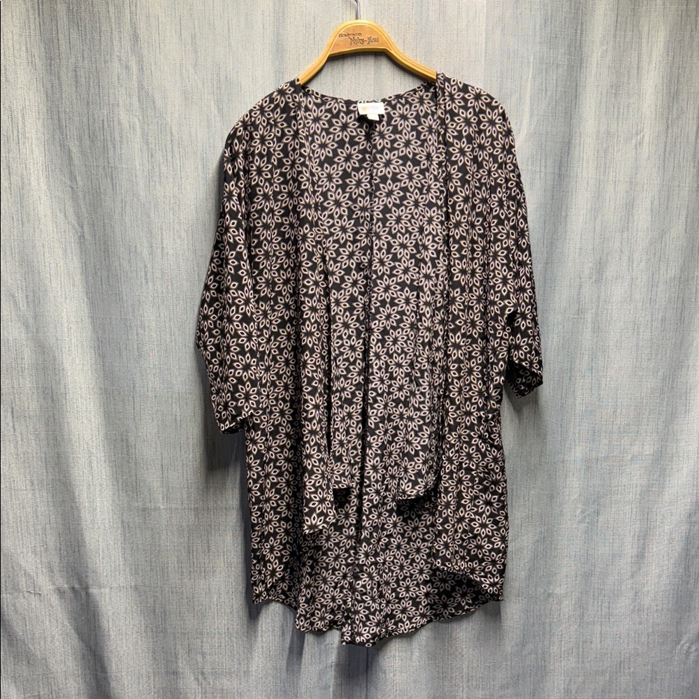 LuLaRoe Black and White patterned cardigan, size medium